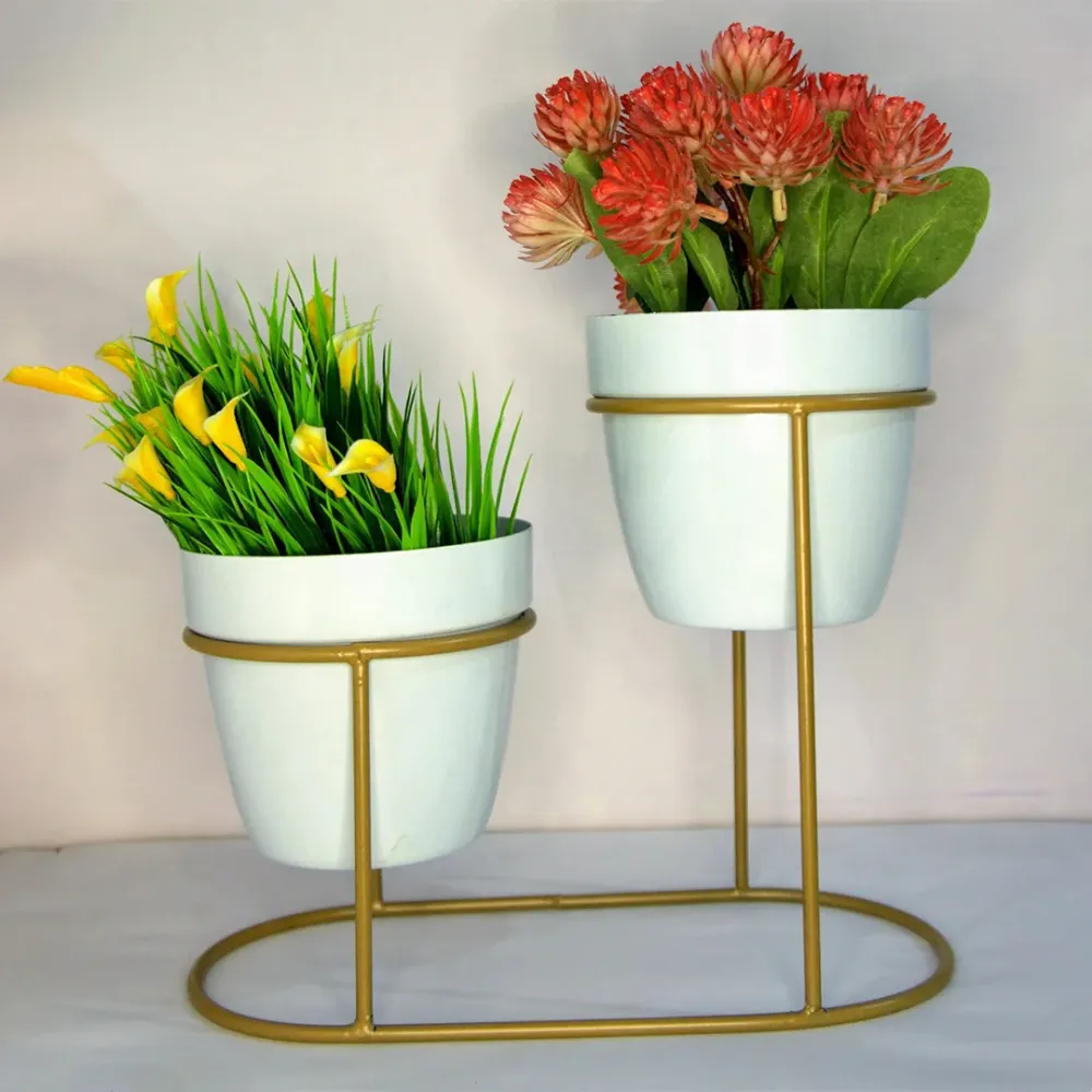 2 Planter Set With Resilient Metal Stand Golden