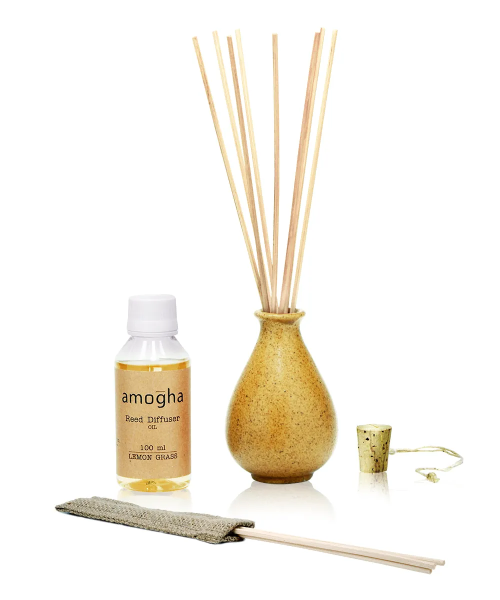 Amogha Reed Diffuser with 8 reed sticks and 100 ml aroma oil  set (Lemon Grass/ Lavender/ Sandal Cinnamon) SANDAL CINNAMON