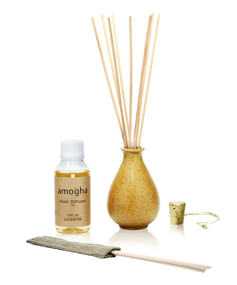Amogha Reed Diffuser with 8 reed sticks and 100 ml aroma oil  set (Lemon Grass/ Lavender/ Sandal Cinnamon) SANDAL CINNAMON