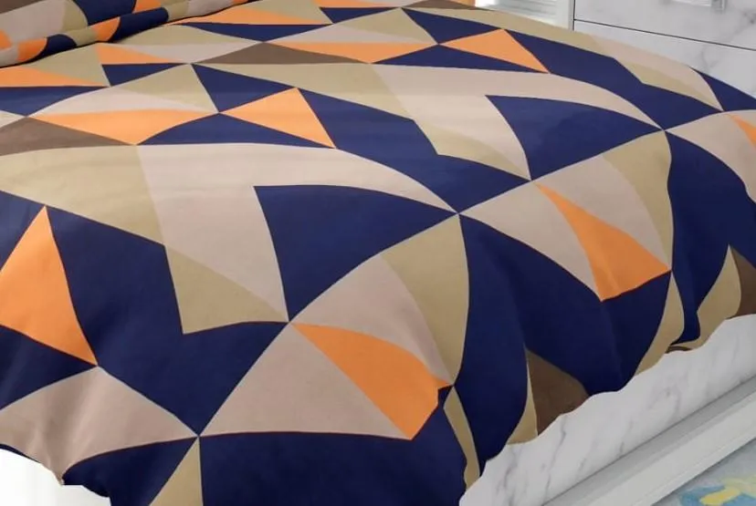 Aztec Motif Geometric Print Double Bedsheet With 2 Pillow Covers (Multicolor)