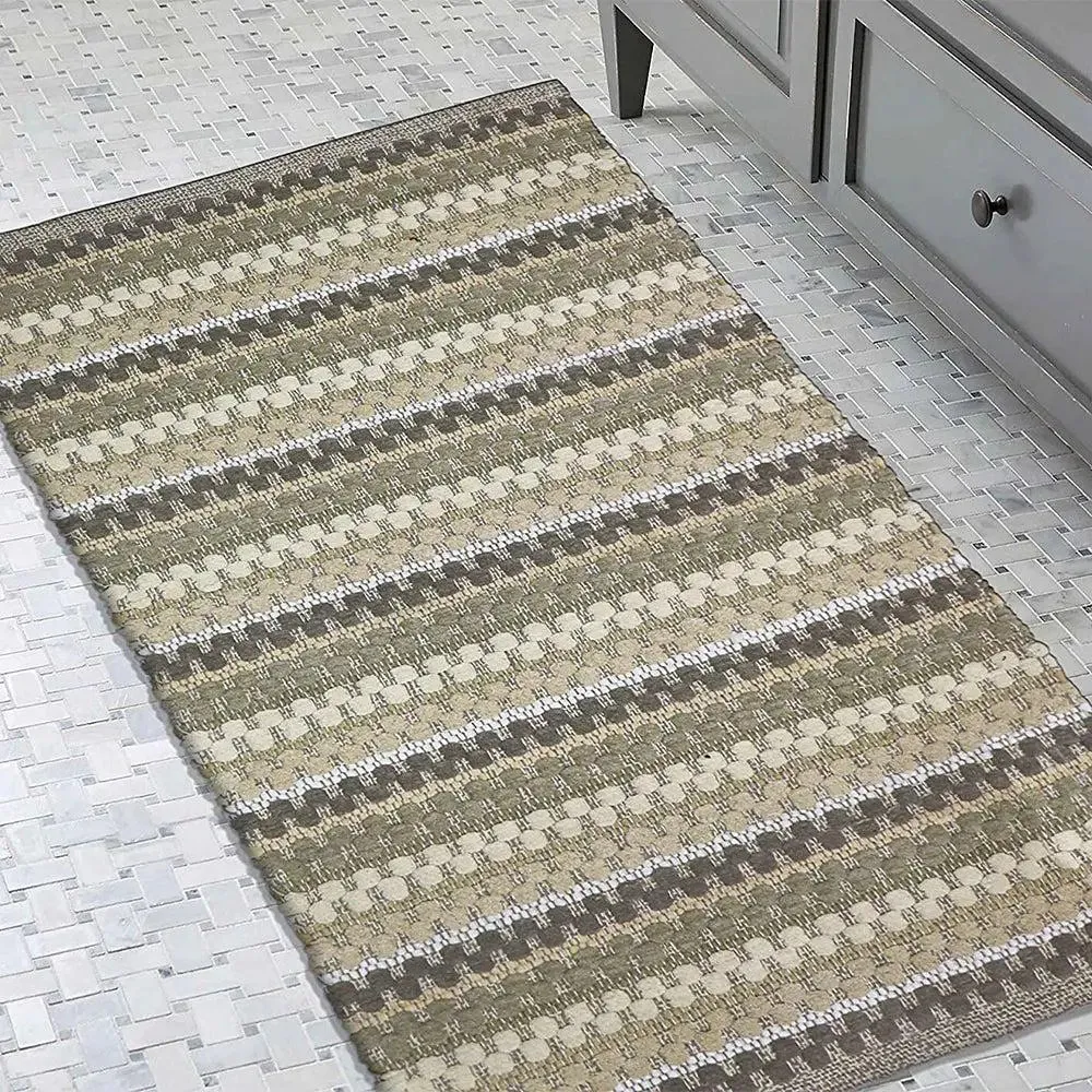 Beige Traditional Pattern Handwoven Cotton Area Rug (27 x 45) Inches