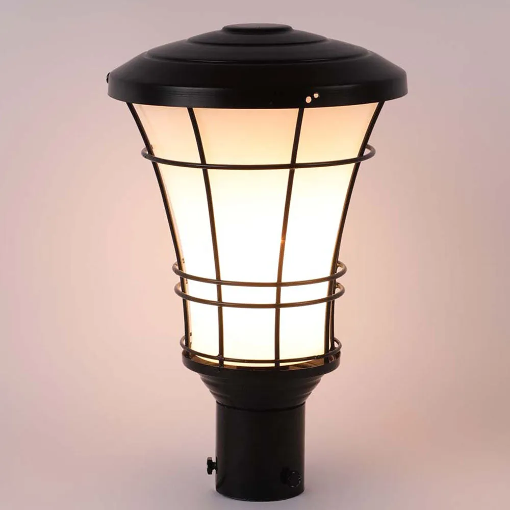 Black Framed Traditional Warm Outdoor Gate Light Single Piece