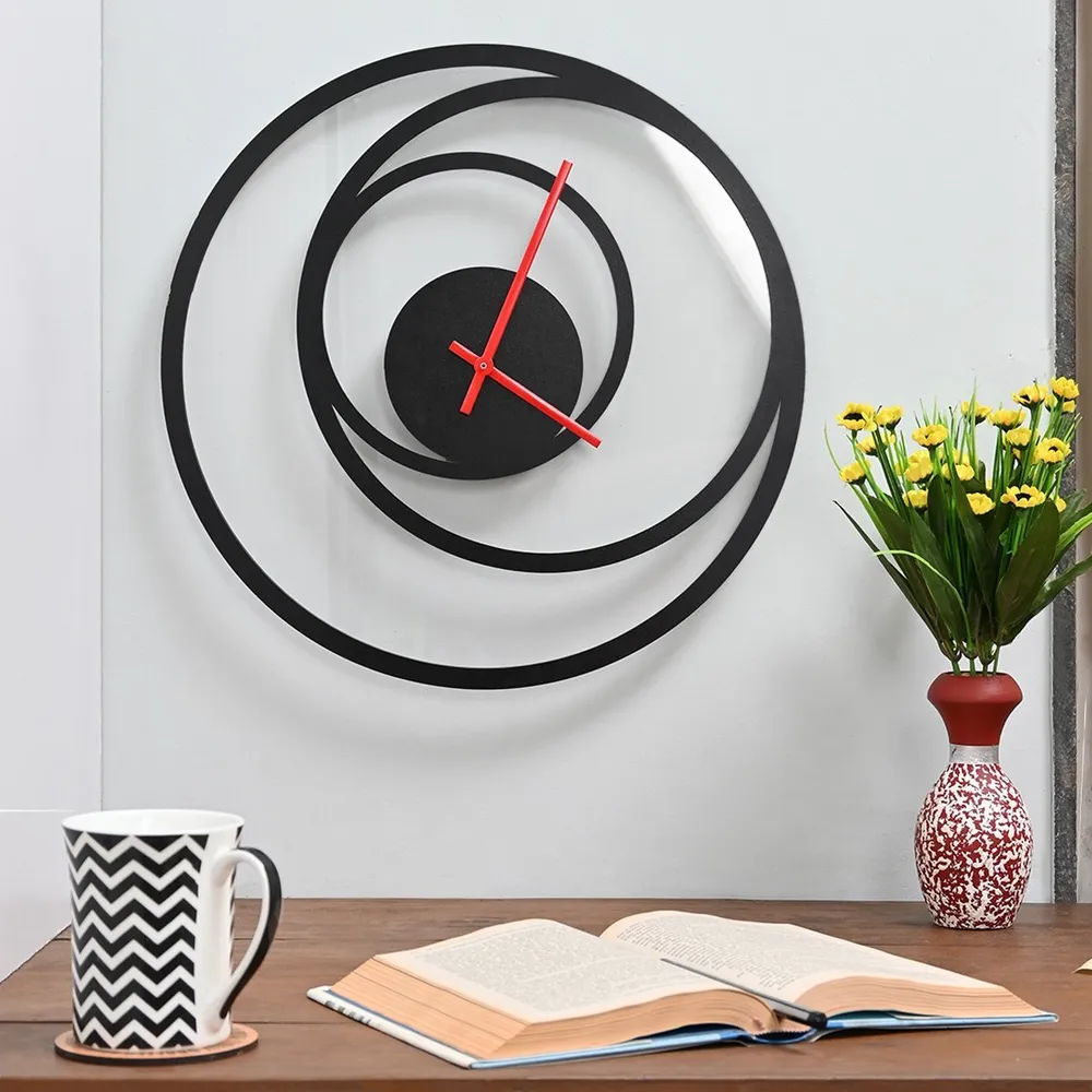 Black Metal Spiral Chic Wall Clock