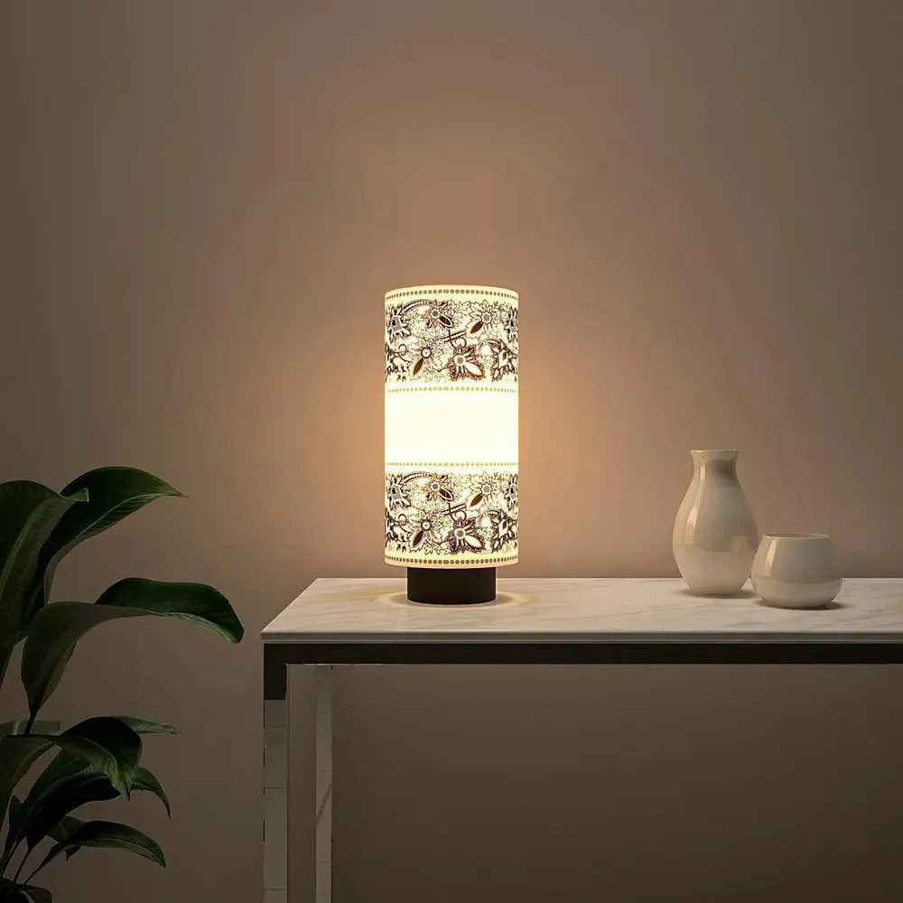 Black & White Floral Bordered Round Table Lamp