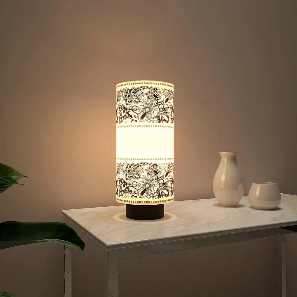 Black & White Floral Bordered Round Table Lamp