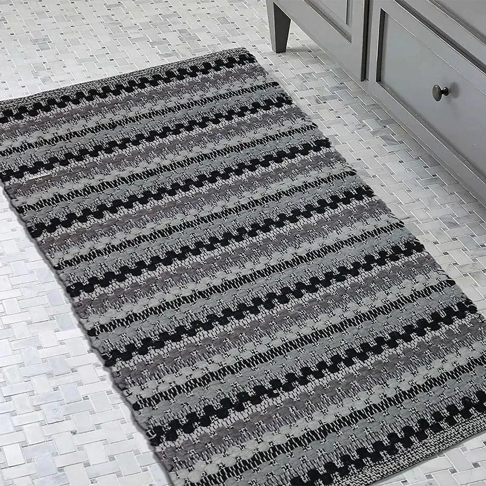 Charcoal Traditional Pattern Handwoven Cotton Area Rug (20 x 32) Inches