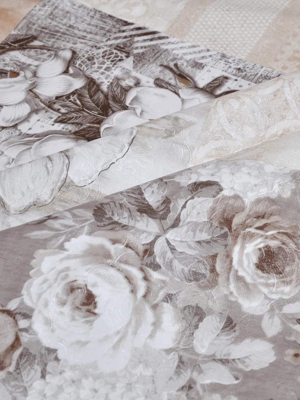 Clasiko Timeless Designer Floral 6-Seater Table Cover Beige & Brown