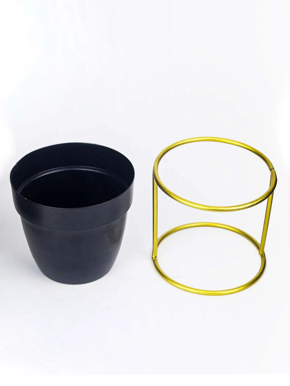 Classic Black and Gold Toned Resilient Metal Planter Stand Set Of 1 Single Piece