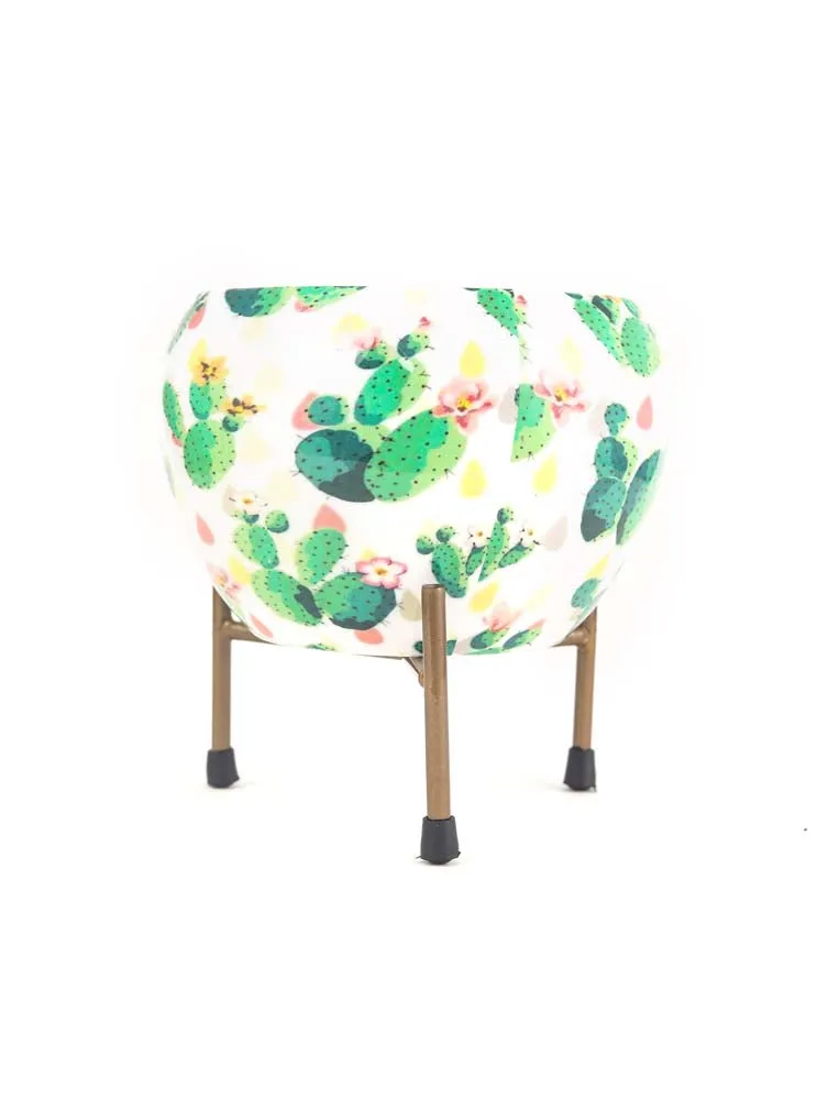 Classic White and Gold Resilient Metal Planter Stand Set Of 1