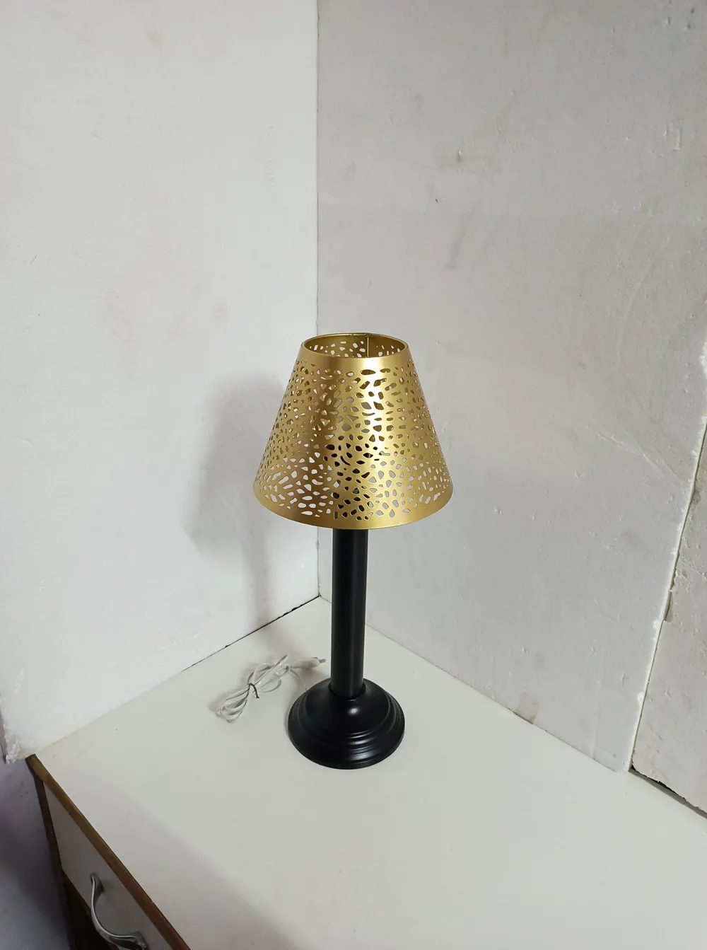 Crafted Shiny Golden Medium Table Lamp With Black Body