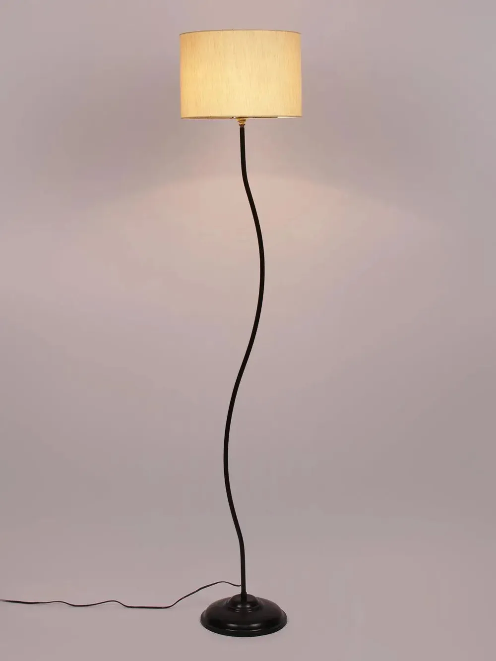 Deigner Wavy Floor Lamp With Drum Shape Cotton Shade Black