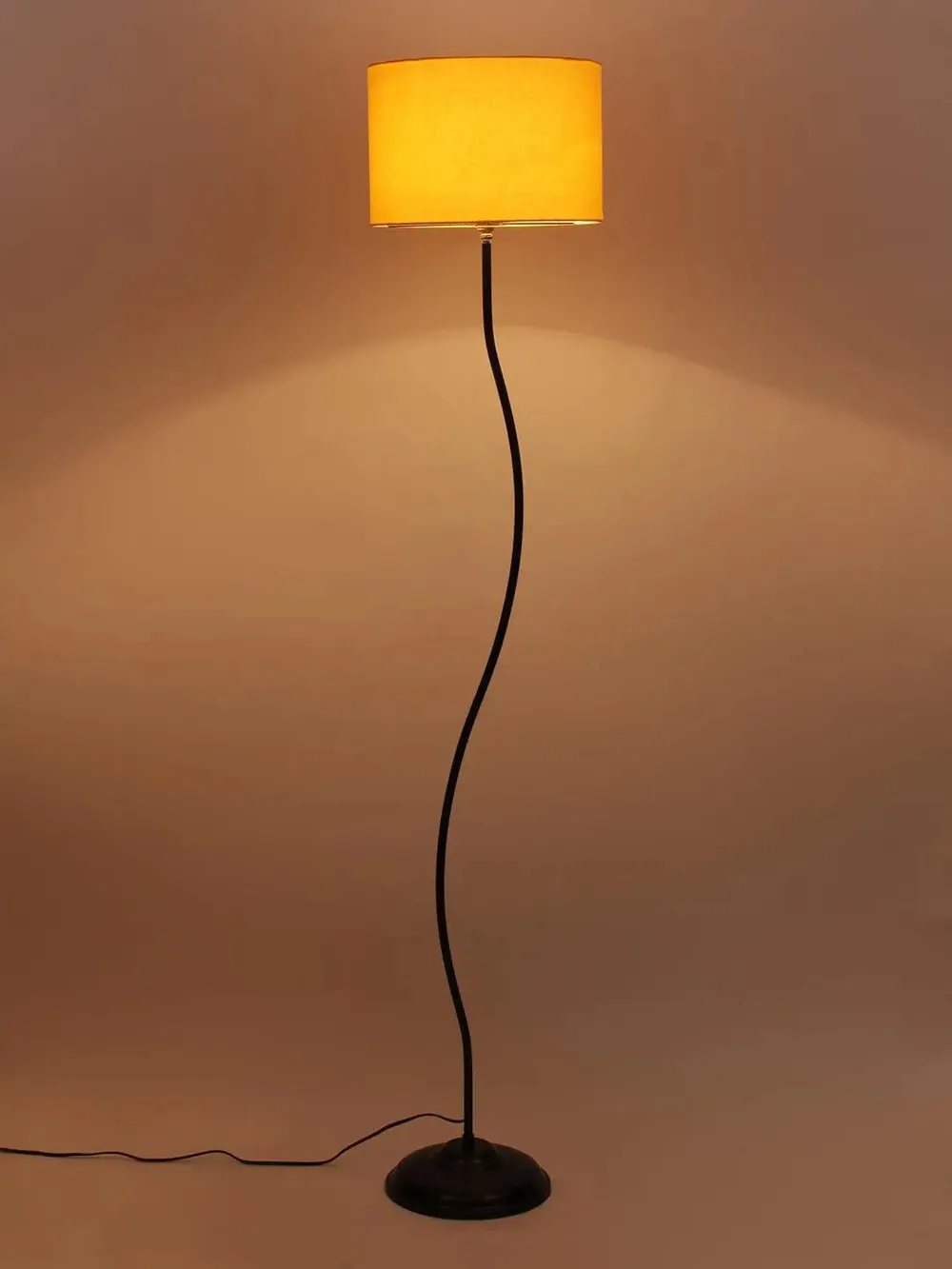 Deigner Wavy Floor Lamp With Drum Shape Cotton Shade Black
