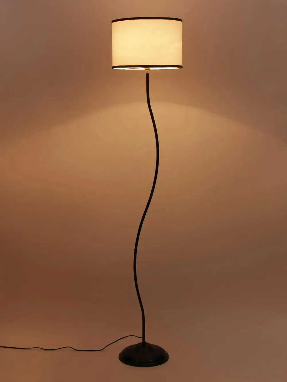 Deigner Wavy Floor Lamp With Drum Shape Cotton Shade Black
