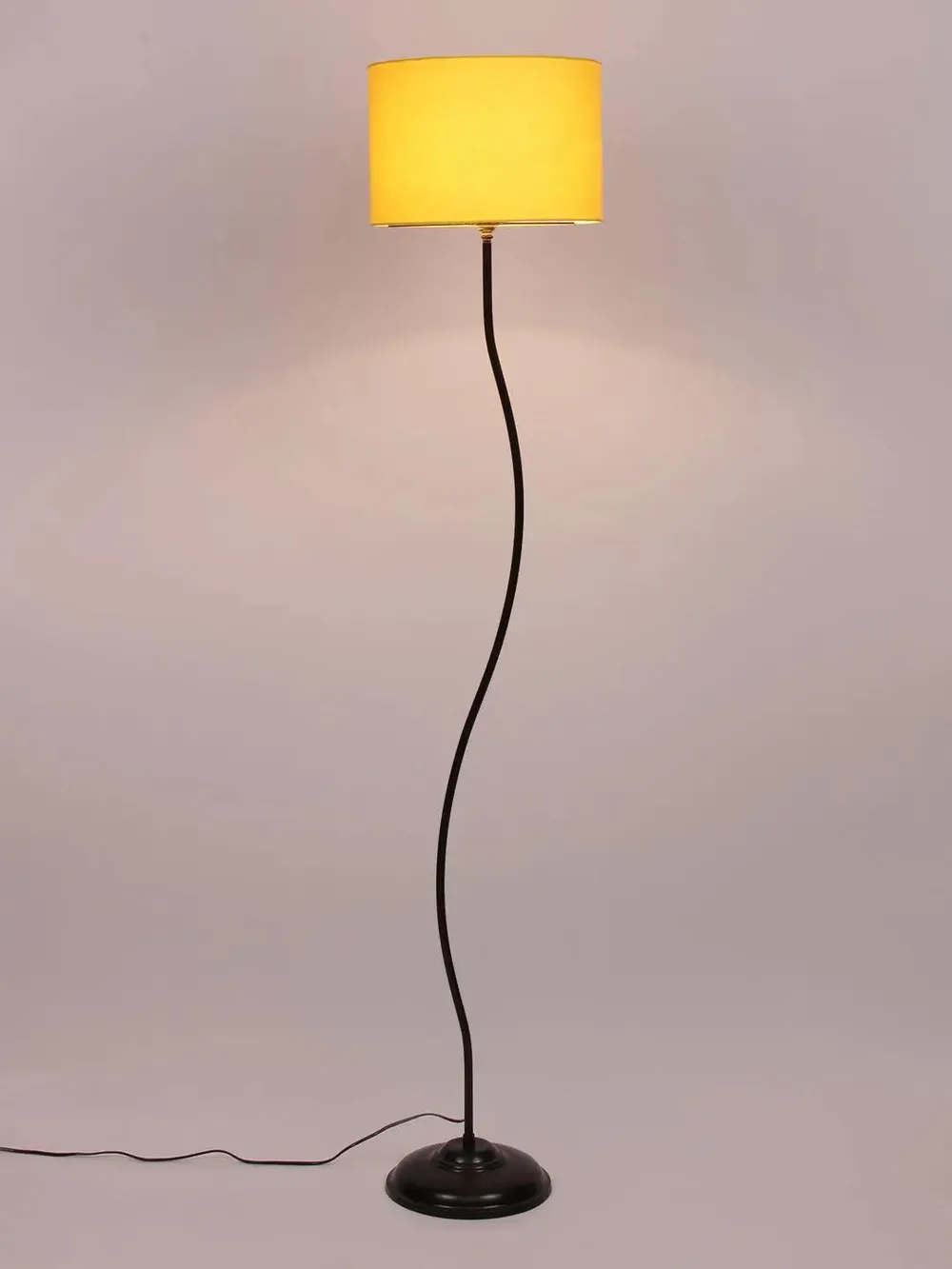 Deigner Wavy Floor Lamp With Drum Shape Cotton Shade Black