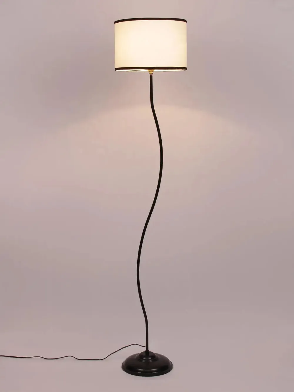 Deigner Wavy Floor Lamp With Drum Shape Cotton Shade Black