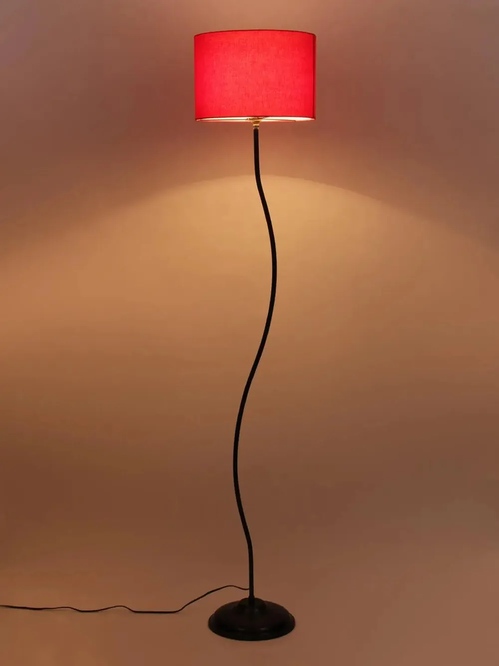 Deigner Wavy Floor Lamp With Drum Shape Cotton Shade Black
