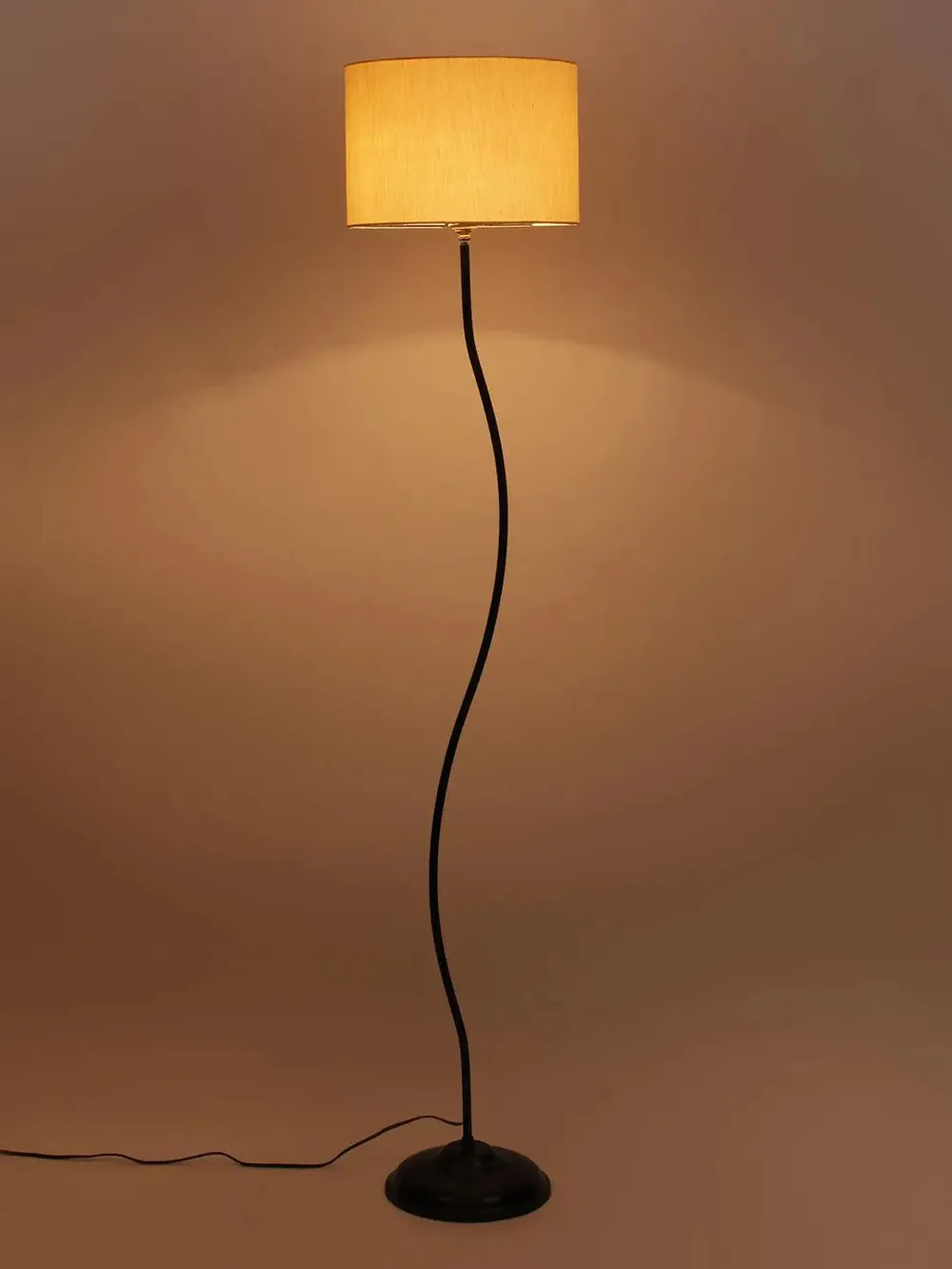 Deigner Wavy Floor Lamp With Drum Shape Cotton Shade Black