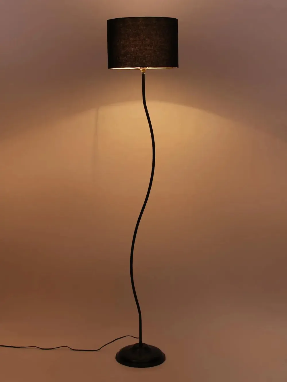 Deigner Wavy Floor Lamp With Drum Shape Cotton Shade Black