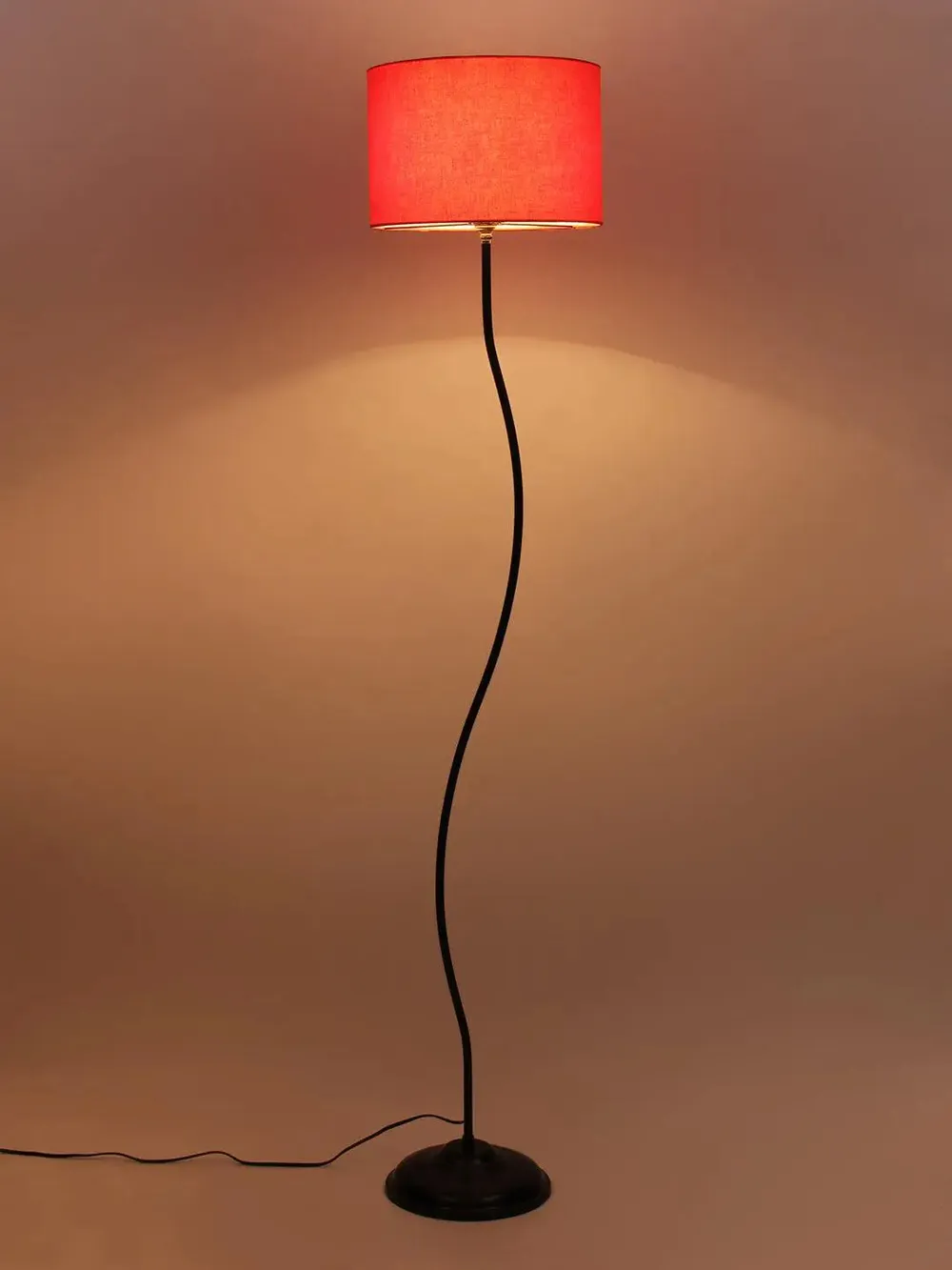 Deigner Wavy Floor Lamp With Drum Shape Cotton Shade Black