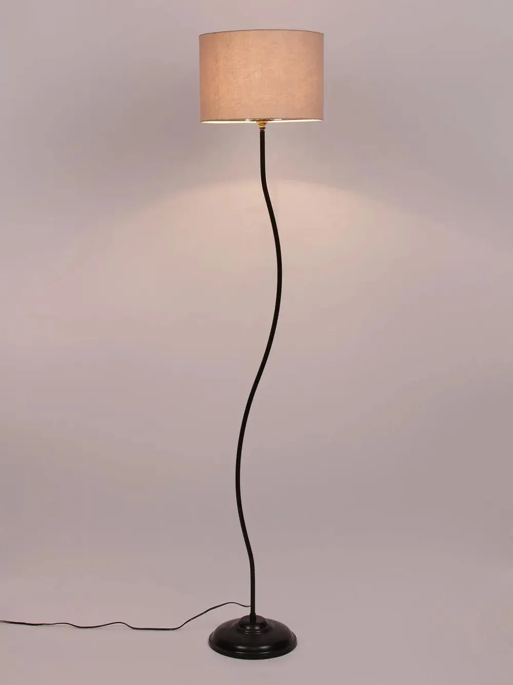 Deigner Wavy Floor Lamp With Drum Shape Cotton Shade Black