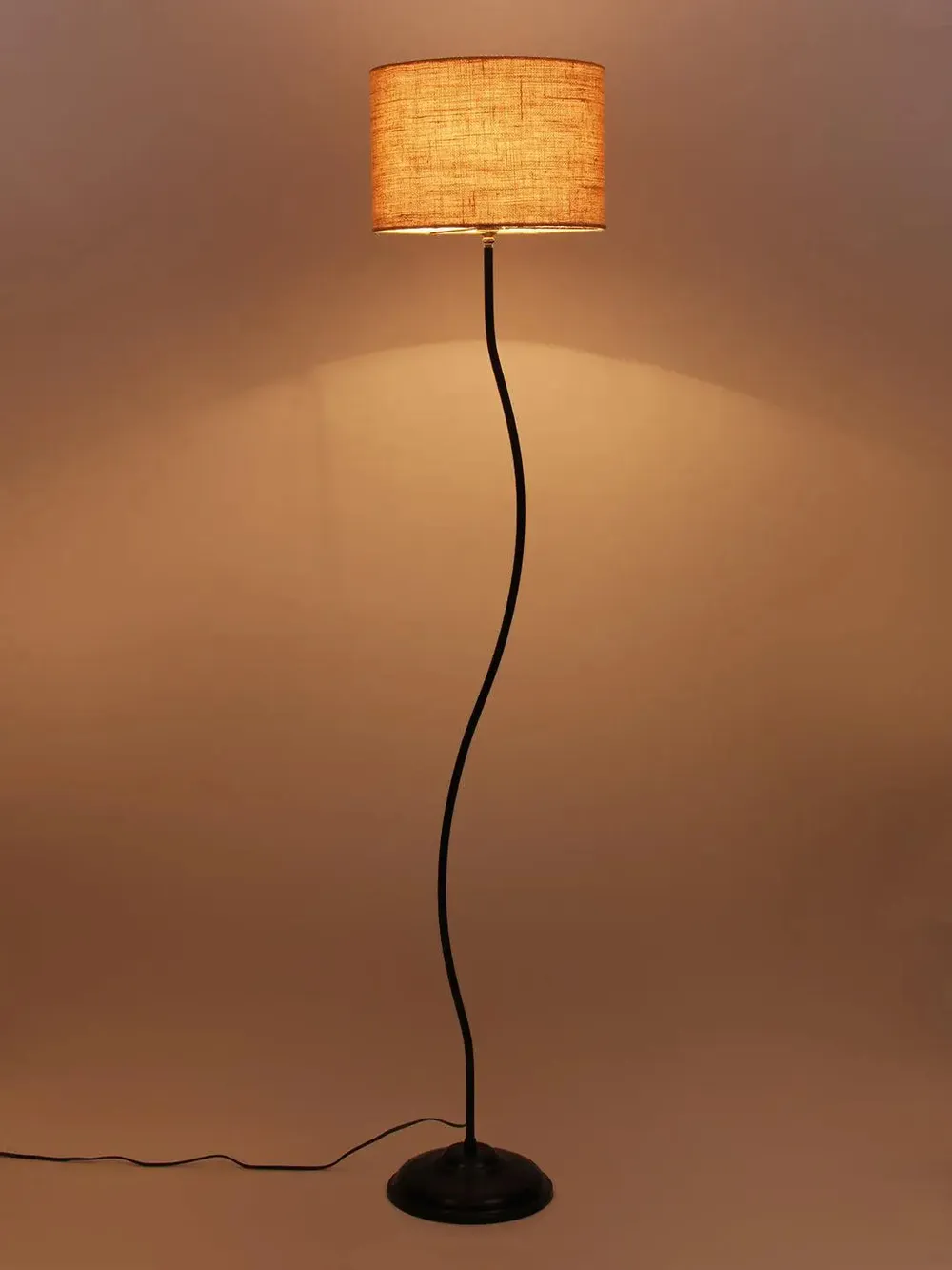 Deigner Wavy Floor Lamp With Drum Shape Jute Shade Beige