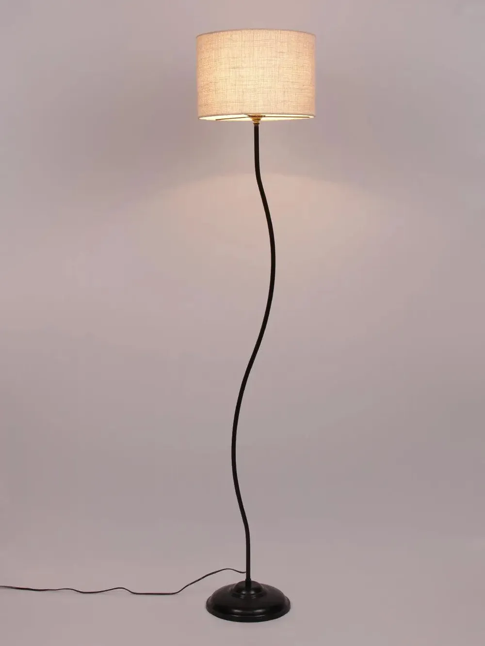 Deigner Wavy Floor Lamp With Drum Shape Jute Shade Beige