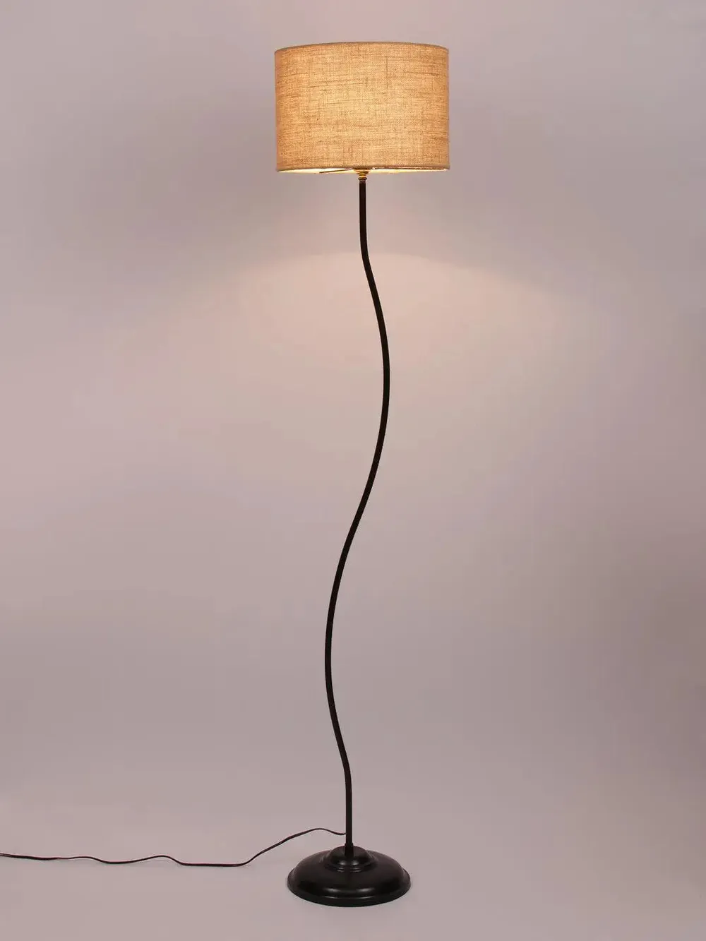 Deigner Wavy Floor Lamp With Drum Shape Jute Shade Beige