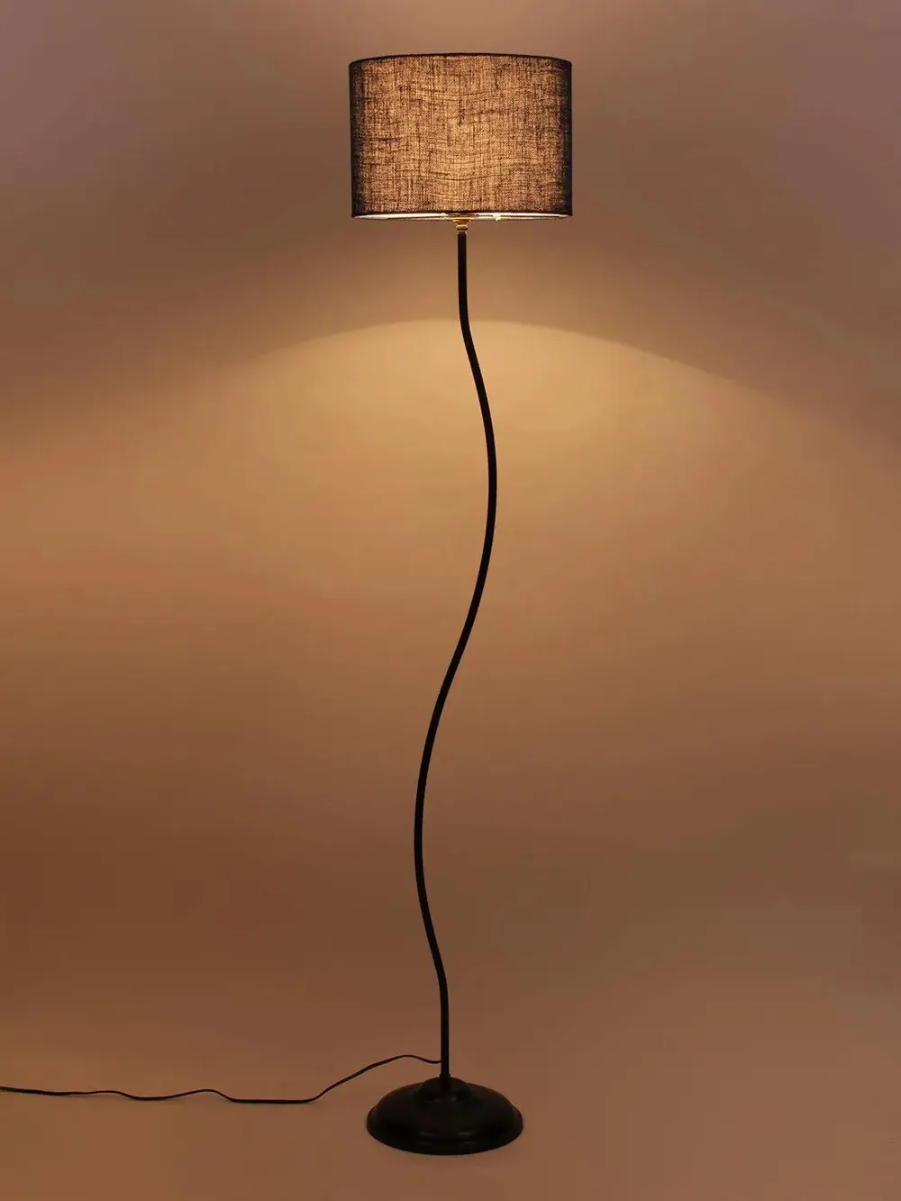 Deigner Wavy Floor Lamp With Drum Shape Jute Shade Beige