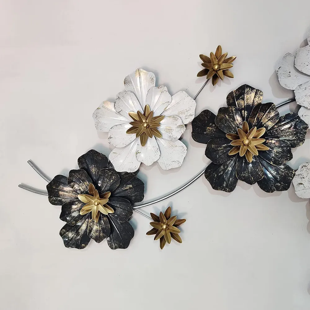 WallMantra Elegance in Black and White Flowers