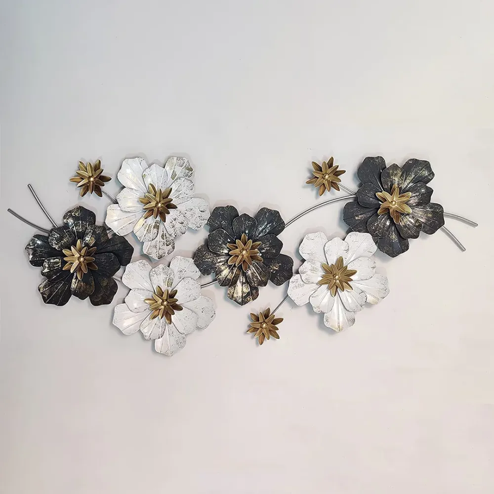 WallMantra Elegance in Black and White Flowers