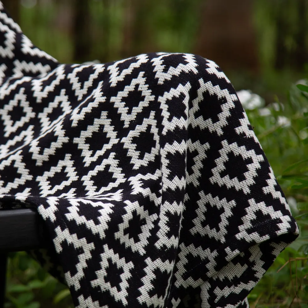 Elegant Monochrome Checkered Throw
