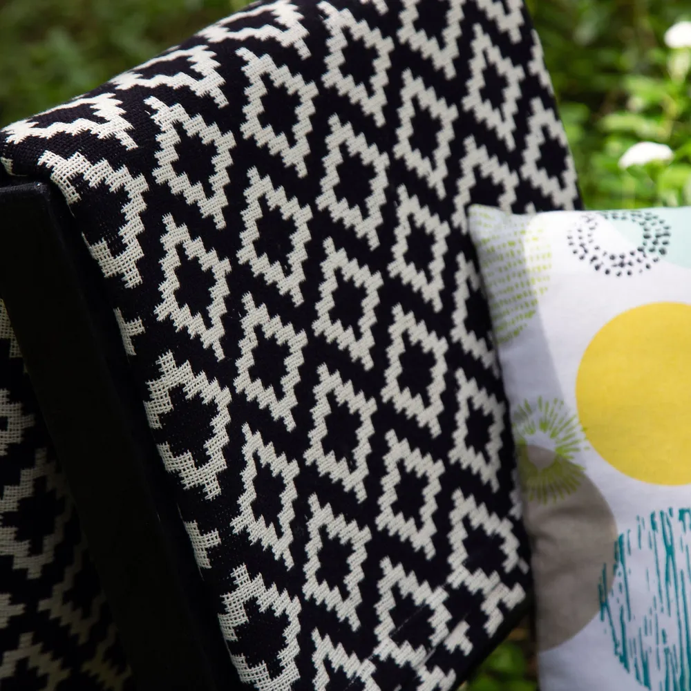 Elegant Monochrome Checkered Throw