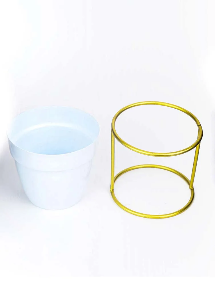 Elegant White and Gold Toned Resilient Metal Pot Stand Set Of 1