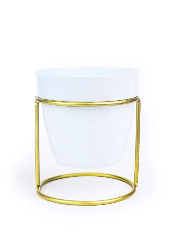 Elegant White and Gold Toned Resilient Metal Pot Stand Set Of 1