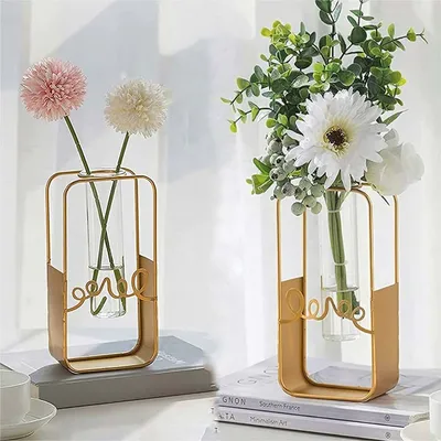 Flashing Squared Ferric Base Glass Vase