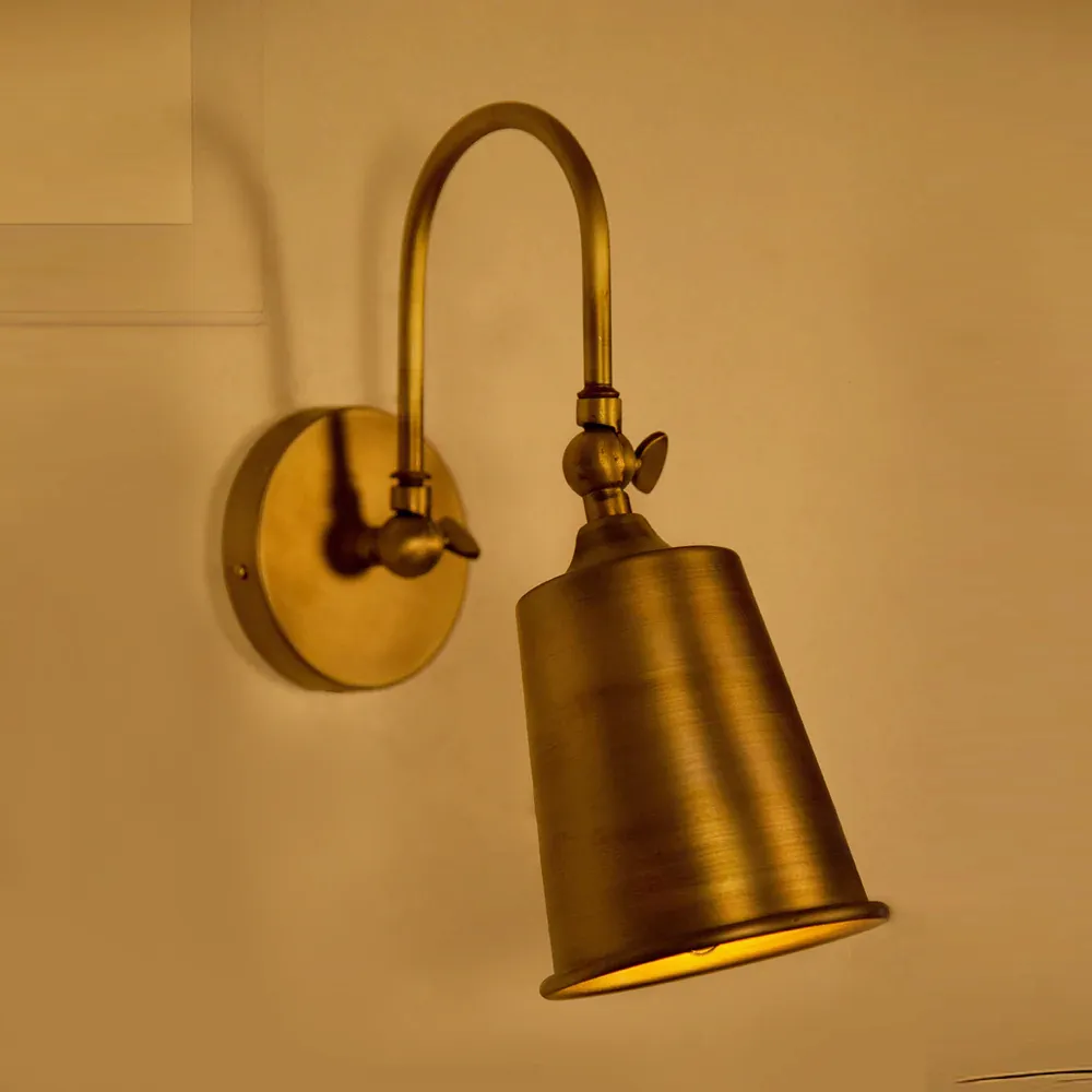 Golden Aura Traditional Steel Wall Light