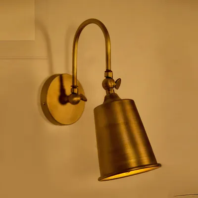 Golden Aura Traditional Steel Wall Light