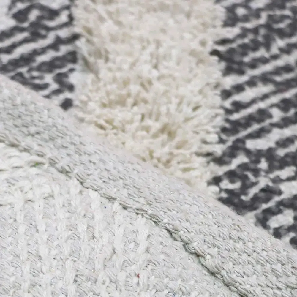 Grey & White Ethnic Pattern Tufted Area Rug (3 x 5) ft