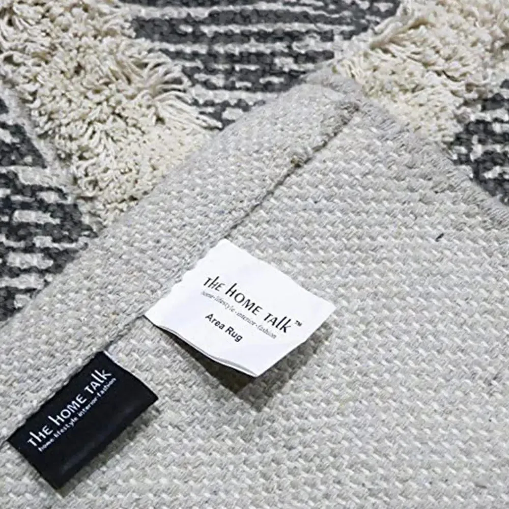 Grey & White Ethnic Pattern Tufted Area Rug (4 x 6) ft