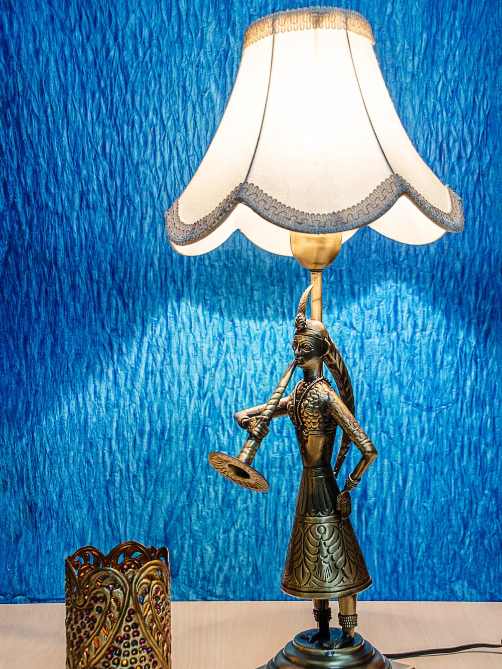 Handcrafted Golden Figurine With Clarinet Umbrella Table Lamp