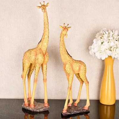 Handcrafted Premium Polyresin Golden Giraffe Sculpture (Set of 2)