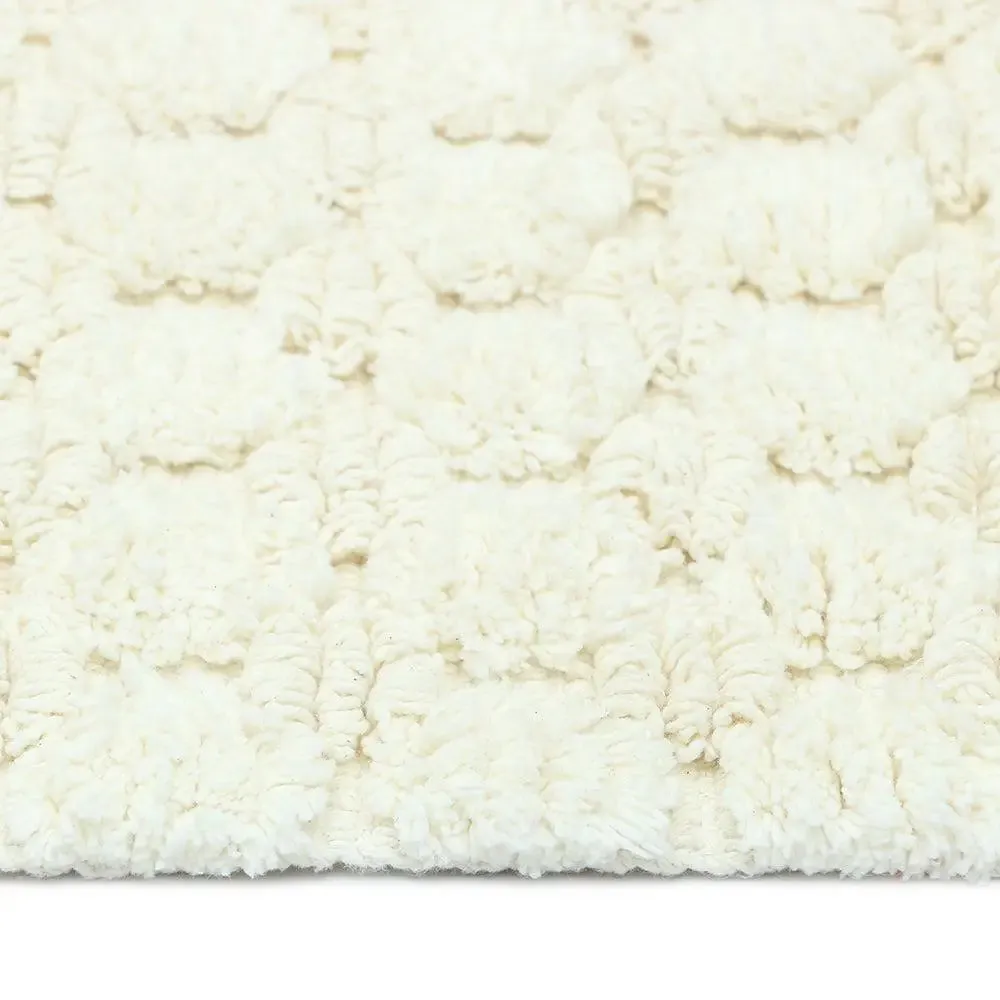 Ivory Textured Soft Cotton Bathmat (21 x 34) Inches Single Piece