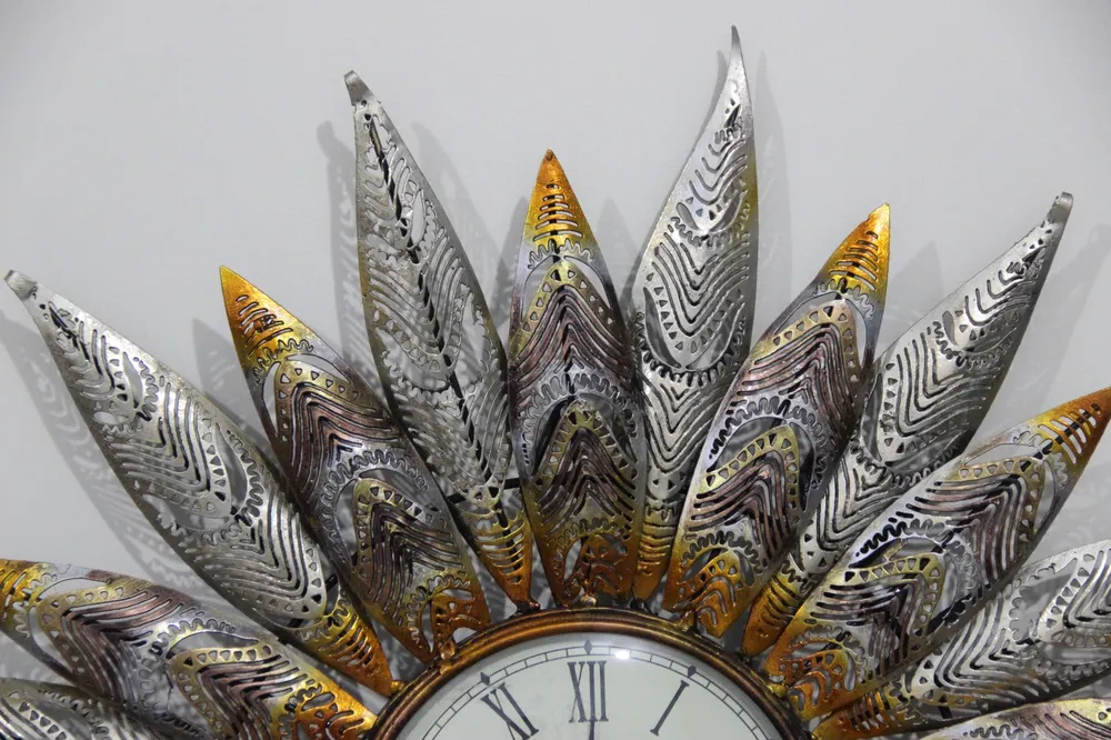 Large Round Metallic Wall Clock for Living Area