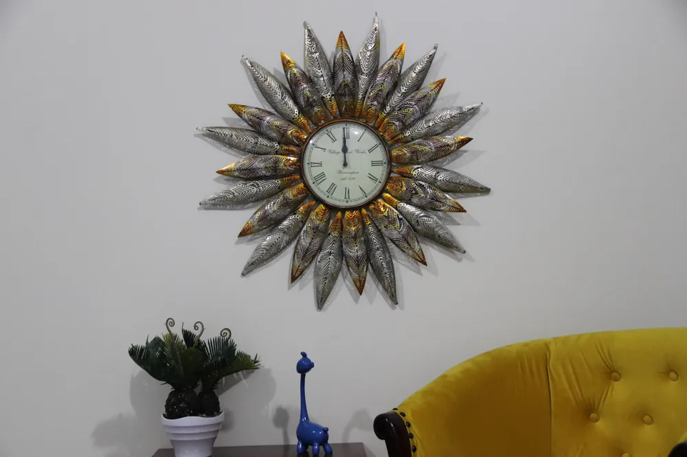 Large Round Metallic Wall Clock for Living Area