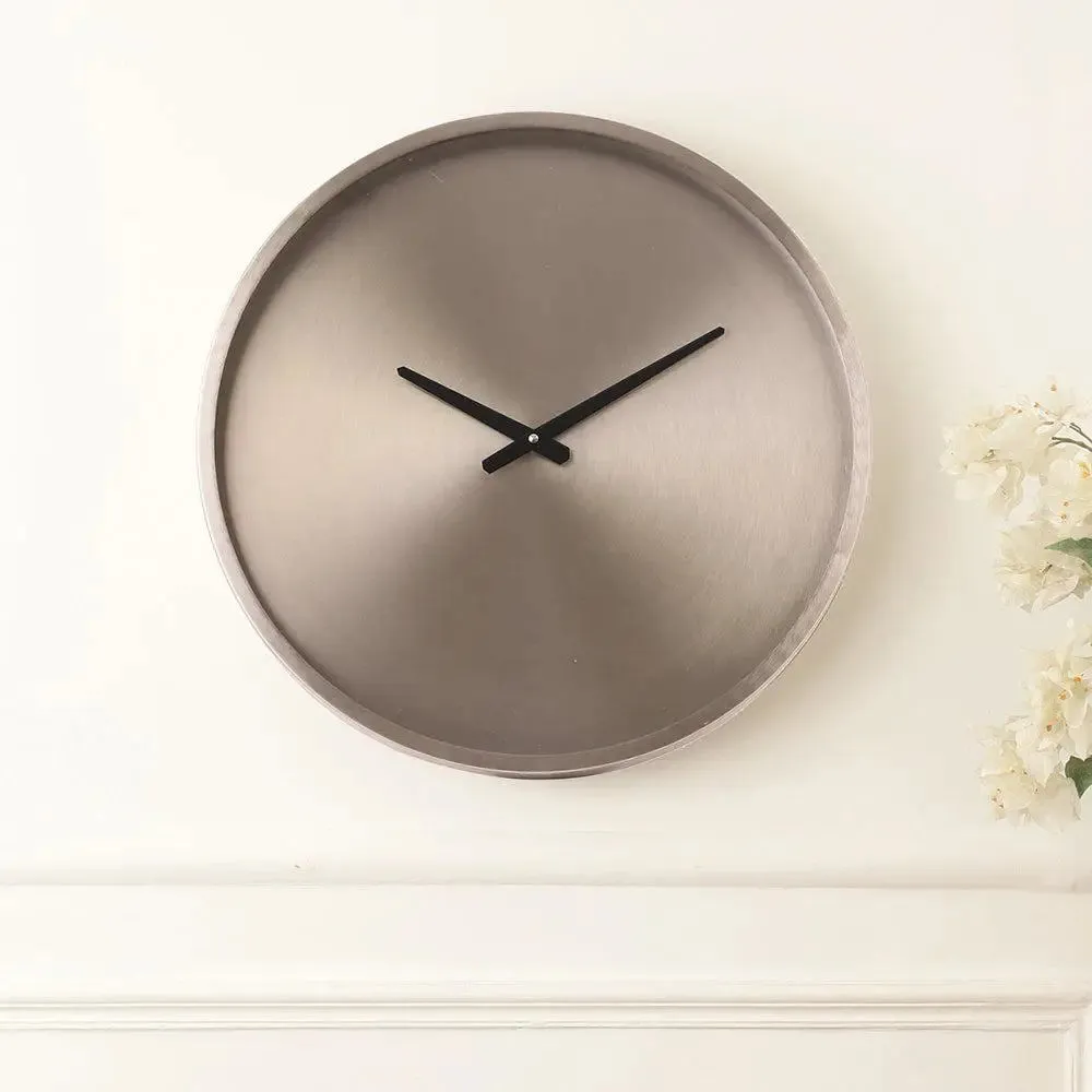 Luxurious Metallic Wall Clock in Silver Finish