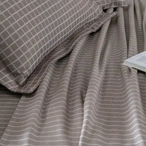 Maspar Bliss Reversible Egyptian Cotton Ultra-Soft Brown King Size Bedsheet with 2 Pillow Covers (300 TC)
