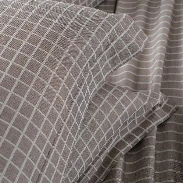 Maspar Bliss Reversible Egyptian Cotton Ultra-Soft Brown King Size Bedsheet with 2 Pillow Covers (300 TC)