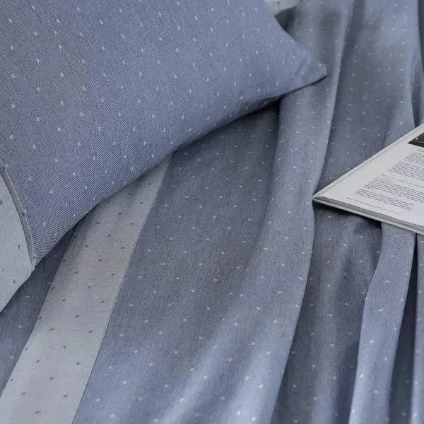 Maspar Muted Dot Reversible Egyptian Cotton Ultra-Soft Blue King Size Bedsheet with 2 Pillow Covers (300 TC)