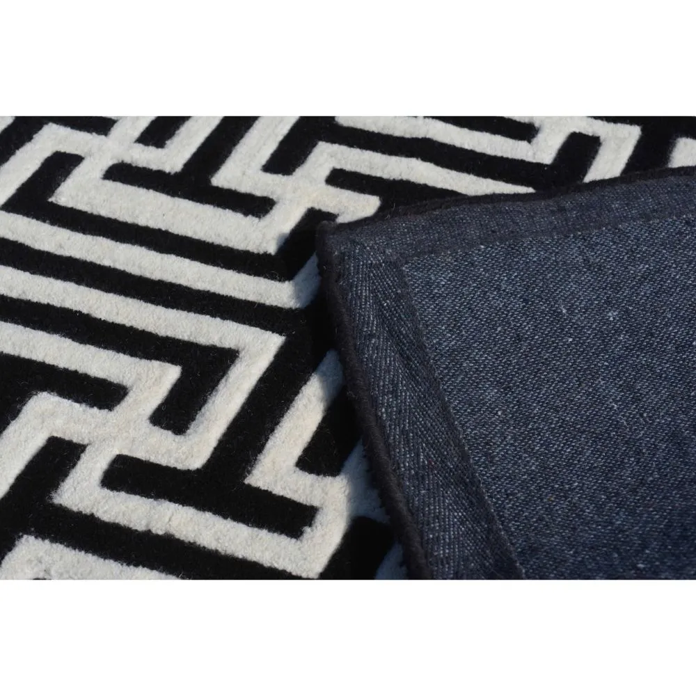 Maze Patterned Black & White Tufted Area Carpet 3X5ft
