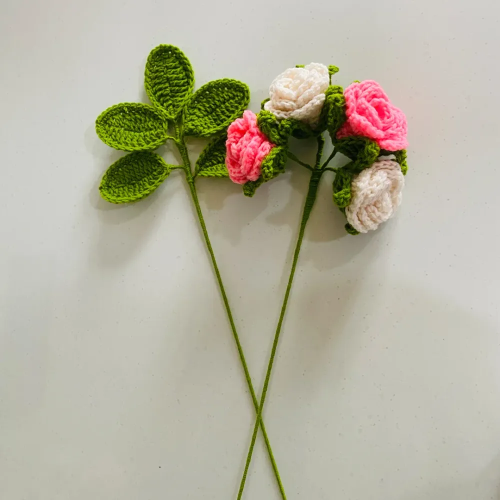 WallMantra Pink & Cream Crochet Blooms 